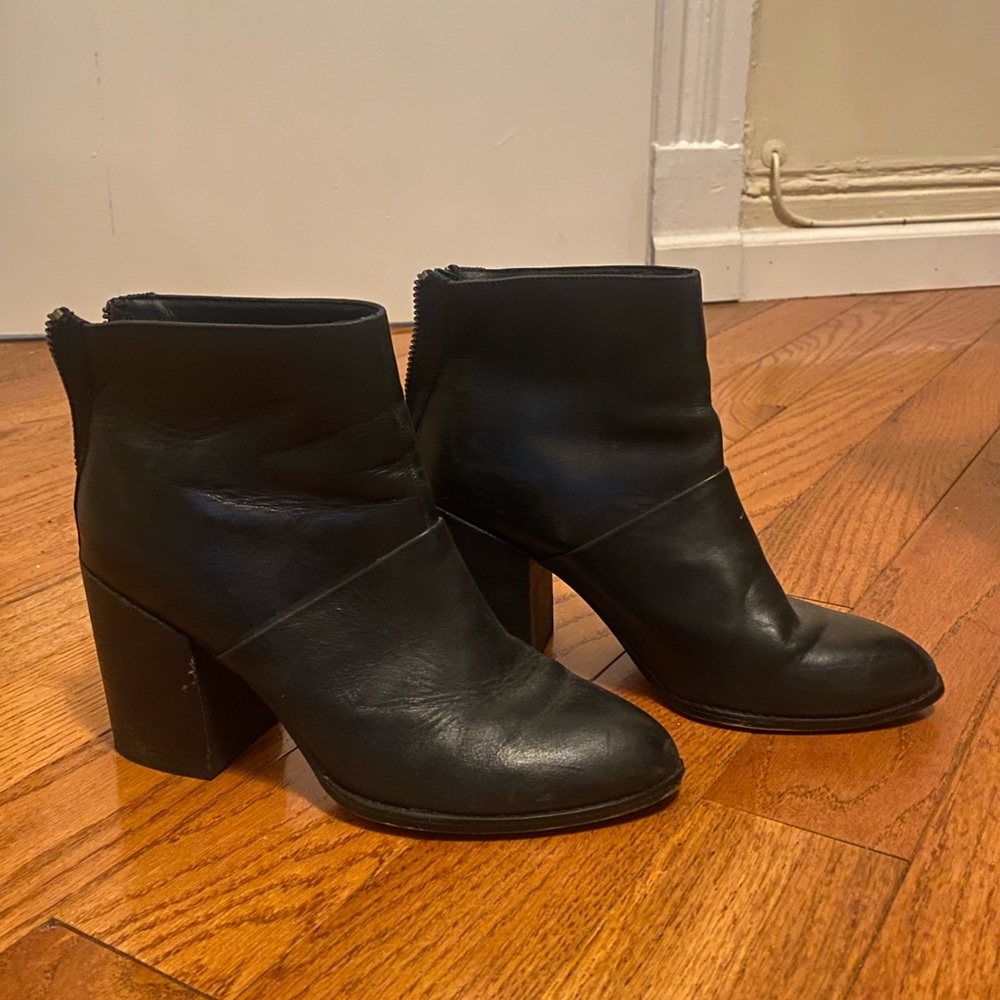 ALDO Black Ankle booties